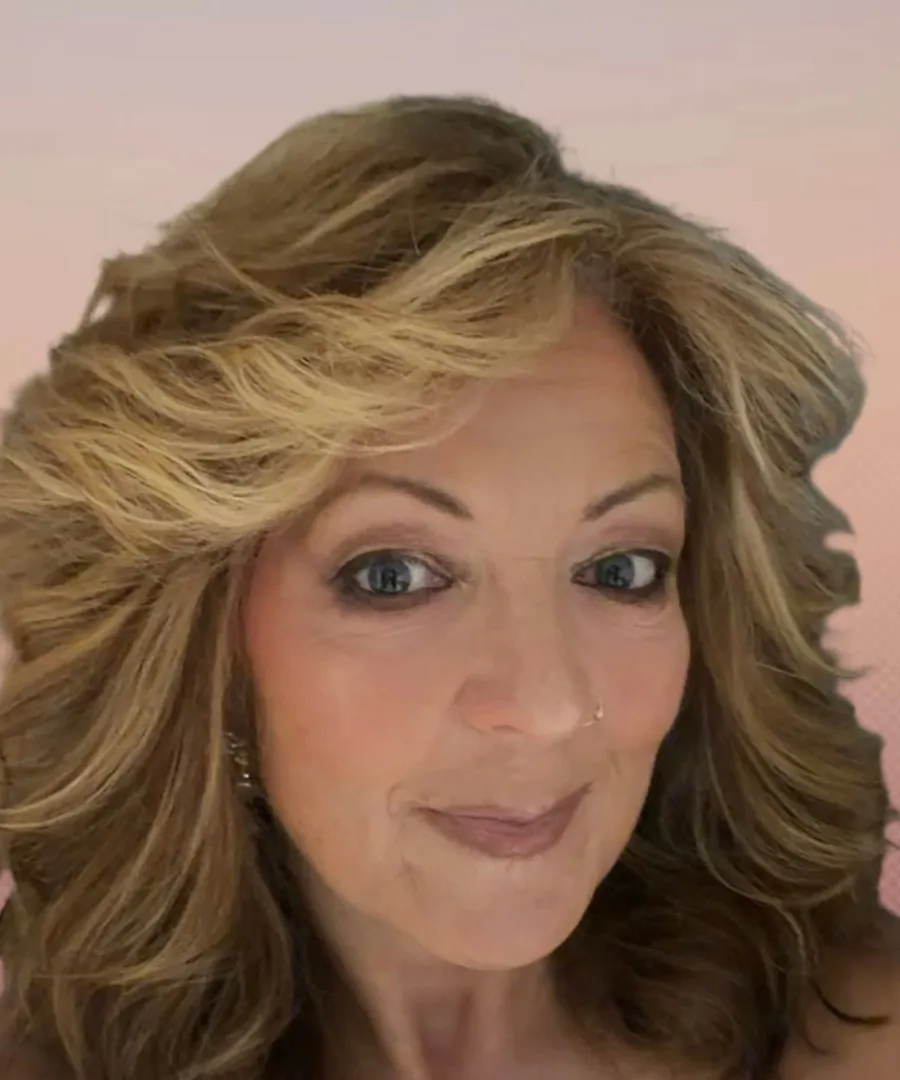 Portrait of Amanda, Design Director at AM Interiors.